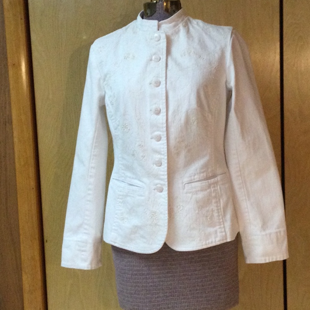 Coldwater Creek Shaped White Denim Jacket with Stitched Embroidery & Pockets S4